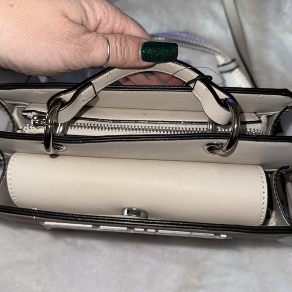 NEW Steve Madden Valentine’s Day Kisses Bevelyn Crossbody Handbag 💋💋 - Picture 8 of 14